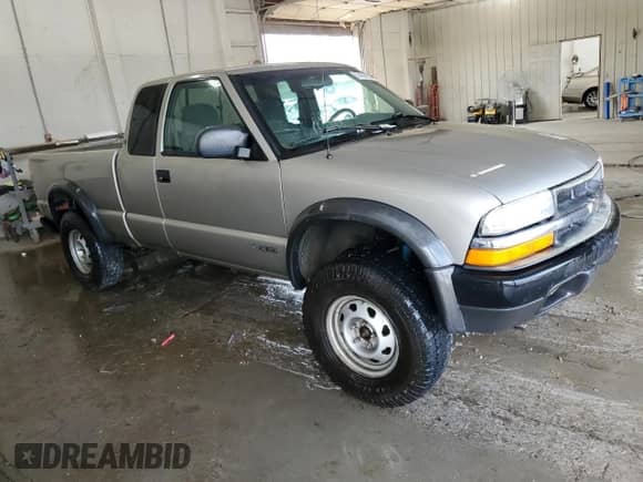 2000 Chevrolet S-10 LS ZR2 с VIN 1GCCT19W5Y8178582, выставлен на аукционе Copart как лот 57408875 с пробегом 264 571 миль миль и Списание • Salvage title. История ставок и продаж доступна на DreamBid. Изображение 4.