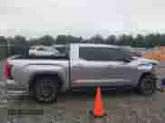 2024 Toyota Tundra Limited z VIN 5TFJA5DB2RX216804, wystawiony jako IAAI lot #42913960 z przebiegiem 13 394 mil mil oraz . Historia ofert i sprzedaży dostępna na DreamBid. Obrazek 13.