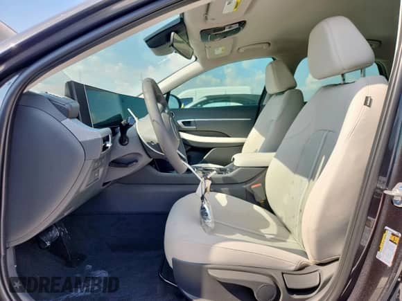 2025 Hyundai Sonata SE с VIN KMHL24JA3SA490609, выставлен на аукционе Copart как лот 69227565 с пробегом 12 миль миль и Списание • Salvage title. История ставок и продаж доступна на DreamBid. Изображение 7.
