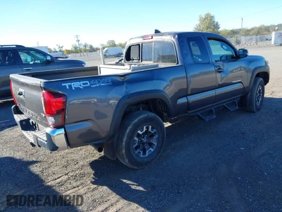 2018 Toyota Tacoma SR5 with VIN 5TFSZ5AN8JX150047, listed as a IAAI auction lot 43474593 with 38,427 mi miles and . Bid and sale history available at DreamBid. Image 4.