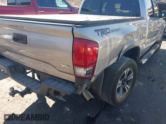 2017 Toyota Tacoma SR5 with VIN 3TMBZ5DNXHM006608, listed as a IAAI auction lot 43412044 with 114,937 mi miles and . Bid and sale history available at DreamBid. Image 17.