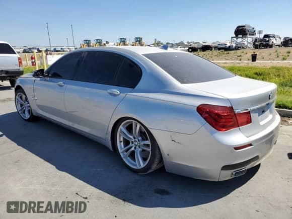 2012 BMW 7 Series 750Li с VIN WBAKB8C5XCC965182, выставлен на аукционе Copart как лот 68873985 с пробегом Не указан миль и Списание • Salvage title. История ставок и продаж доступна на DreamBid. Изображение 2.