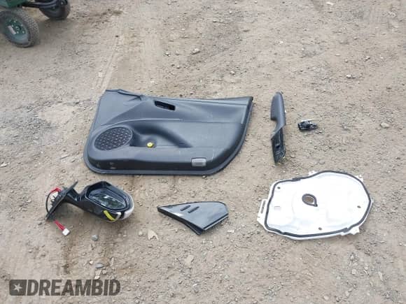 2018 Toyota Prius Plus z VIN JTDKARFP2J3078424, wystawiony jako IAAI lot #42532918 z przebiegiem 93 465 mil mil oraz . Historia ofert i sprzedaży dostępna na DreamBid. Obrazek 12.