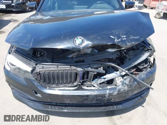 2019 BMW 5 Series 530i с VIN WBAJA5C54KWW07683, выставлен на аукционе IAAI как лот 43089079 с пробегом 41 353 миль миль и . История ставок и продаж доступна на DreamBid. Изображение 6.