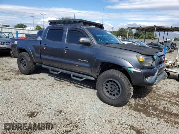 2014 Toyota Tacoma PreRunner with VIN 3TMKU4HNXEM041390, listed as a Copart auction lot 81258975 with 203,544 mi miles and Salvage title. Bid and sale history available at DreamBid. Image 4.