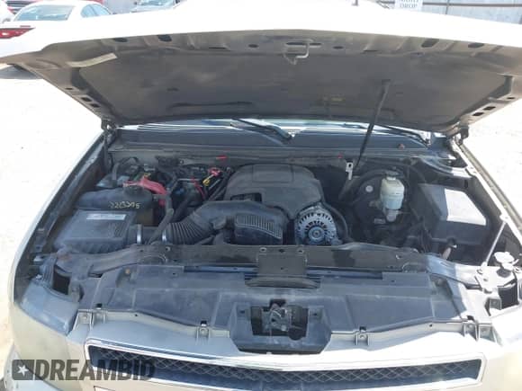 2008 Chevrolet Suburban LTZ z VIN 1GNFK16Y78R121985, wystawiony jako IAAI lot #42602591 z przebiegiem 186 975 mil mil oraz . Historia ofert i sprzedaży dostępna na DreamBid. Obrazek 10.