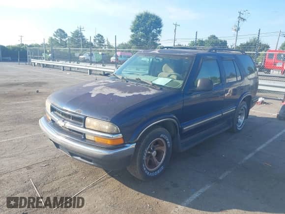 1998 Chevrolet Blazer LS with VIN 1GNCS13W6W2265944, listed as a IAAI auction lot 42605580 with 199,389 mi miles and . Bid and sale history available at DreamBid. Image 2.