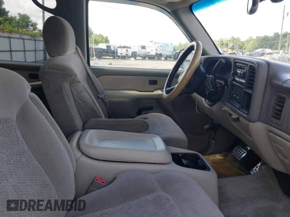 2002 Chevrolet Tahoe LS with VIN 1GNEC13V42R226106, listed as a IAAI auction lot 42777155 with 331,891 mi miles and . Bid and sale history available at DreamBid. Image 5.