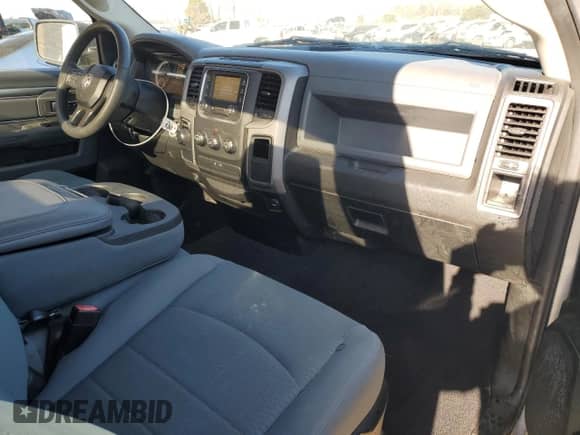 2019 Ram 1500 Express z VIN 3C6JR6AGXKG507499, wystawiony jako Copart lot #42362855 z przebiegiem 102 197 mil mil oraz Szkoda całkowita • Salvage title. Historia ofert i sprzedaży dostępna na DreamBid. Obrazek 8.