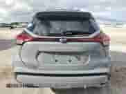 2022 Nissan Kicks SR z VIN 3N1CP5DVXNL502622, wystawiony jako Copart lot #84705835 z przebiegiem 65 697 mil mil oraz Szkoda całkowita • Salvage title. Historia ofert i sprzedaży dostępna na DreamBid. Obrazek 6.