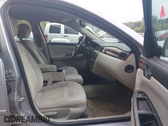 2006 Chevrolet Impala LT 3.9L с VIN 2G1WC581169203966, выставлен на аукционе IAAI как лот 43264948 с пробегом 212 282 миль миль и . История ставок и продаж доступна на DreamBid. Изображение 5.