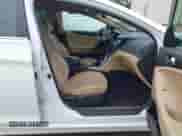 2013 Hyundai Sonata GLS z VIN 5NPEB4AC9DH735746, wystawiony jako IAAI lot #43376524 z przebiegiem 214 159 mil mil oraz . Historia ofert i sprzedaży dostępna na DreamBid. Obrazek 5.