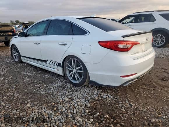 2015 Hyundai Sonata Limited с VIN 5NPE34AB8FH180344, выставлен на аукционе Copart как лот 89739675 с пробегом 119 334 миль миль и Списание • Salvage title. История ставок и продаж доступна на DreamBid. Изображение 2.