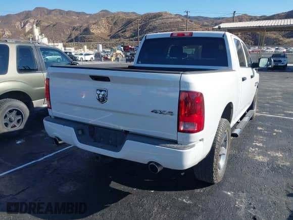 2014 Ram 1500 Express z VIN 1C6RR7KTXES168888, wystawiony jako IAAI lot #43242116 z przebiegiem 174 358 mil mil oraz . Historia ofert i sprzedaży dostępna na DreamBid. Obrazek 4.