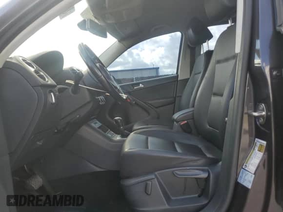 2016 Volkswagen Tiguan S с VIN WVGAV7AXXGW608816, выставлен на аукционе Copart как лот 87254115 с пробегом 97 033 миль миль и Списание • Salvage title. История ставок и продаж доступна на DreamBid. Изображение 7.