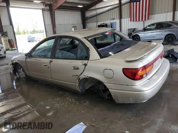 2000 Saturn SL with VIN 1G8ZK5271YZ182706, listed as a Copart auction lot 70810135 with 180,566 mi miles and Salvage title. Bid and sale history available at DreamBid. Image 2.