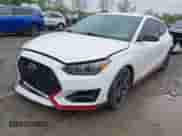 2021 Hyundai Veloster z VIN KMHT36AH3MU009877, wystawiony jako IAAI lot #42209546 z przebiegiem Nie podano mil oraz . Historia ofert i sprzedaży dostępna na DreamBid. Obrazek 2.