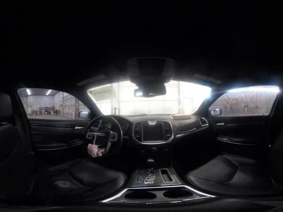 2013 Chrysler 300 C z VIN 2C3CCAKT1DH667134, wystawiony jako IAAI lot #41891856 z przebiegiem 162 489 mil mil oraz . Historia ofert i sprzedaży dostępna na DreamBid. Obrazek 19.