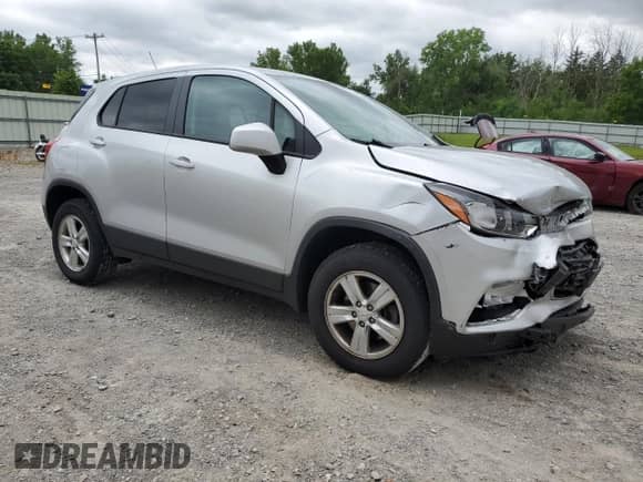 2021 Chevrolet Trax LS с VIN KL7CJNSB5MB301148, выставлен на аукционе Copart как лот 63672795 с пробегом 40 466 миль миль и Списание • Salvage title. История ставок и продаж доступна на DreamBid. Изображение 4.