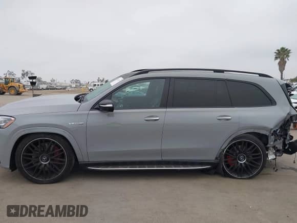 2025 Mercedes-Benz GLS 63 AMG z VIN 4JGFF8KE6SB283152, wystawiony jako IAAI lot #42417677 z przebiegiem 6 445 mil mil oraz . Historia ofert i sprzedaży dostępna na DreamBid. Obrazek 14.