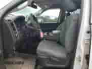 2019 Ram 1500 Tradesman z VIN 1C6RR7KM6KS725316, wystawiony jako Copart lot #57551315 z przebiegiem 62 732 mil mil oraz Szkoda całkowita • Salvage title. Historia ofert i sprzedaży dostępna na DreamBid. Obrazek 7.