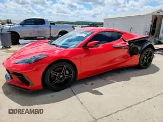 2021 Chevrolet Corvette 2LT z VIN 1G1YB2D4XM5110349, wystawiony jako Copart lot #61839875 z przebiegiem 45 676 mil mil oraz Szkoda całkowita • Salvage title. Historia ofert i sprzedaży dostępna na DreamBid. Obrazek 1.