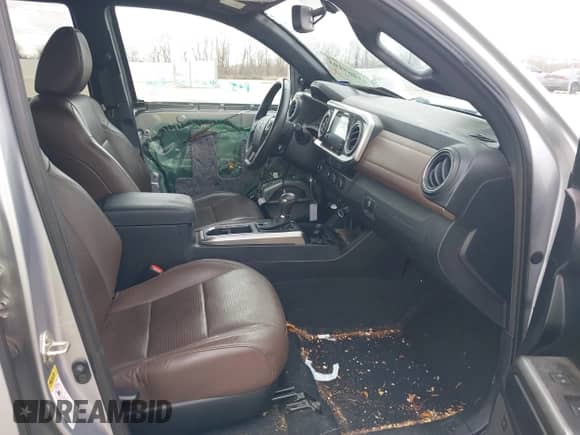 2017 Toyota Tacoma Limited с VIN 5TFEZ5CN3HX033139, выставлен на аукционе IAAI как лот 41467193 с пробегом 150 700 миль миль и . История ставок и продаж доступна на DreamBid. Изображение 5.