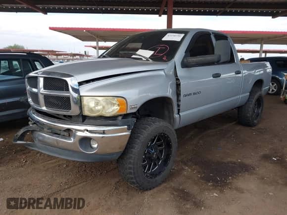 2004 Dodge 1500 SLT z VIN 1D7HA18D54S694696, wystawiony jako IAAI lot #43258346 z przebiegiem 317 029 mil mil oraz . Historia ofert i sprzedaży dostępna na DreamBid. Obrazek 2.