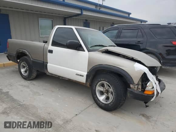 2003 Chevrolet S-10 LS with VIN 1GCCS14H738289896, listed as a Copart auction lot 50139185 with 182,869 mi miles and Salvage title. Bid and sale history available at DreamBid. Image 4.