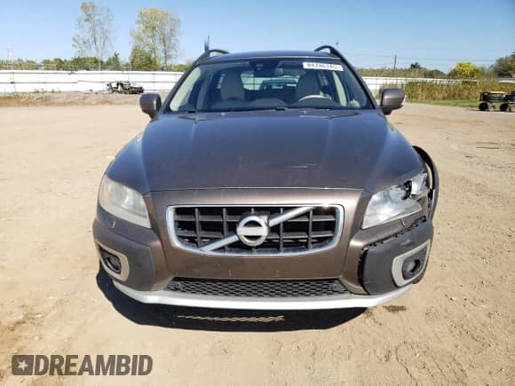 2013 Volvo XC70 T6 with VIN YV4902BZ3D1154097, listed as a Copart auction lot 84746145 with 227,005 mi miles and Salvage title. Bid and sale history available at DreamBid. Image 5.