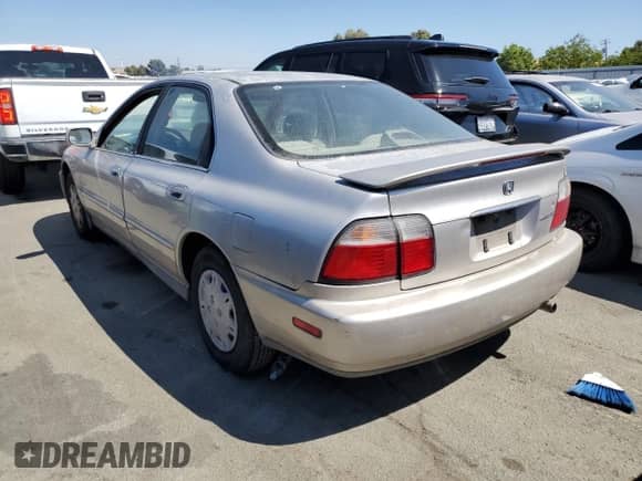 1997 Honda Accord Value с VIN 1HGCD5683VA171467, выставлен на аукционе Copart как лот 66351414 с пробегом 350 770 миль миль и Списание • Salvage title. История ставок и продаж доступна на DreamBid. Изображение 2.