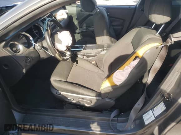 2014 Ford Mustang V6 with VIN 1ZVBP8AM5E5273740, listed as a Copart auction lot 81343545 with 84,611 mi miles and Salvage title. Bid and sale history available at DreamBid. Image 7.