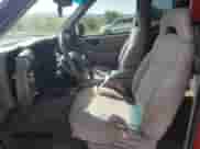 1994 Chevrolet S-10 LS с VIN 1GCCS19Z5RK118190, выставлен на аукционе Copart как лот 55105545 с пробегом 284 148 миль миль и Списание • Salvage title. История ставок и продаж доступна на DreamBid. Изображение 7.