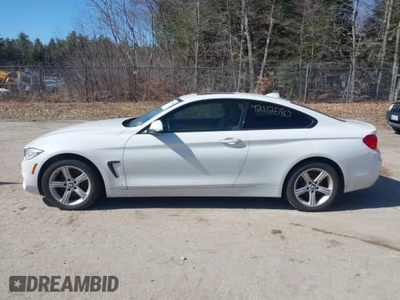 2014 BMW 4 Series 428i xDrive z VIN WBA3N5C55EK196898, wystawiony jako IAAI lot #42112580 z przebiegiem 184 381 mil mil oraz . Historia ofert i sprzedaży dostępna na DreamBid. Obrazek 14.