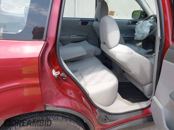2010 Subaru Forester X с VIN JF2SH6BC1AH797892, выставлен на аукционе IAAI как лот 42469374 с пробегом 11 858 миль миль и . История ставок и продаж доступна на DreamBid. Изображение 8.