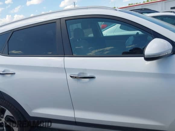 2018 Hyundai Tucson Value z VIN KM8J33A24JU717004, wystawiony jako IAAI lot #42542307 z przebiegiem 53 274 mil mil oraz . Historia ofert i sprzedaży dostępna na DreamBid. Obrazek 14.