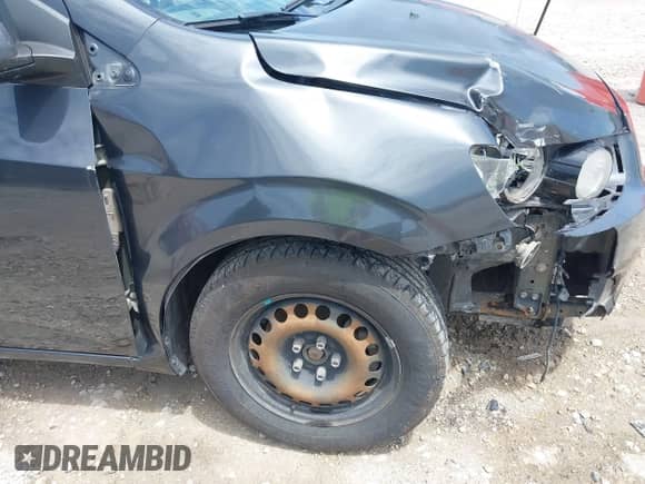 2016 Chevrolet Sonic LS z VIN 1G1JA5SH1G4132679, wystawiony jako IAAI lot #42321088 z przebiegiem 140 837 mil mil oraz . Historia ofert i sprzedaży dostępna na DreamBid. Obrazek 6.
