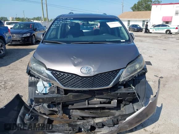 2017 Toyota Sienna SE with VIN 5TDXZ3DC3HS797587, listed as a IAAI auction lot 42846571 with 154,624 mi miles and . Bid and sale history available at DreamBid. Image 12.