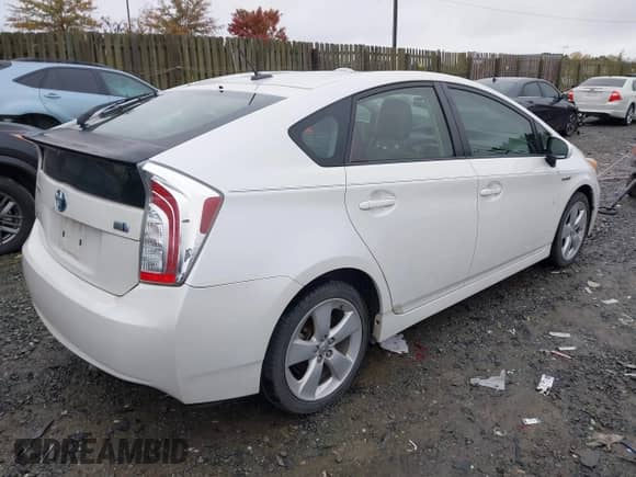 2013 Toyota Prius One z VIN JTDKN3DU0D0353708, wystawiony jako IAAI lot #43582601 z przebiegiem 208 197 mil mil oraz . Historia ofert i sprzedaży dostępna na DreamBid. Obrazek 4.