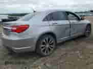 2013 Chrysler 200 Touring z VIN 1C3CCBBG9DN718136, wystawiony jako Copart lot #67245255 z przebiegiem 111 225 mil mil oraz Szkoda całkowita • Salvage title. Historia ofert i sprzedaży dostępna na DreamBid. Obrazek 3.