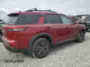 2023 Nissan Pathfinder SV z VIN 5N1DR3BA9PC231305, wystawiony jako Copart lot #85828004 z przebiegiem 49 228 mil mil oraz Szkoda całkowita • Salvage title. Historia ofert i sprzedaży dostępna na DreamBid. Obrazek 3.