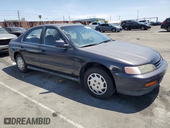 1994 Honda Accord with VIN JHMCD5547RC022856, listed as a Copart auction lot 57919135 with 195,163 mi miles and Clean title. Bid and sale history available at DreamBid. Image 4.