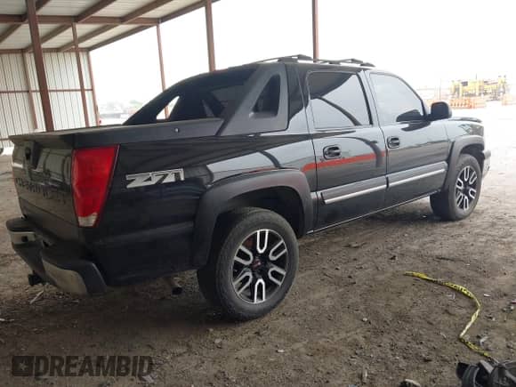 2005 Chevrolet Avalanche LS z VIN 3GNEK12Z35G187827, wystawiony jako IAAI lot #42026936 z przebiegiem 155 266 mil mil oraz . Historia ofert i sprzedaży dostępna na DreamBid. Obrazek 4.