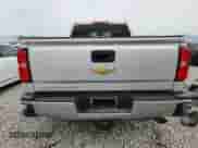 2018 Chevrolet Silverado 2500HD Work Truck z VIN 1GC2KUEG9JZ260247, wystawiony jako Copart lot #81141815 z przebiegiem 184 604 mil mil oraz Szkoda całkowita • Salvage title. Historia ofert i sprzedaży dostępna na DreamBid. Obrazek 6.