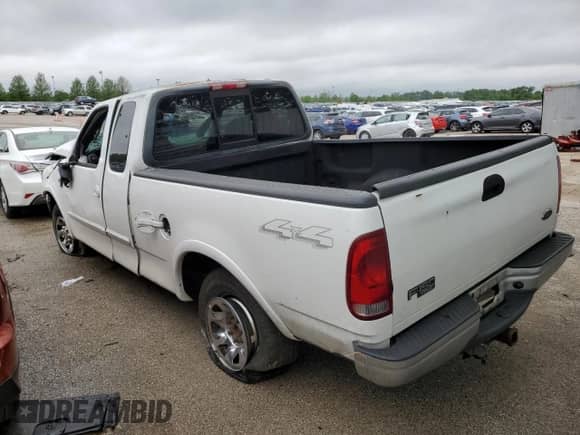2000 Ford F-150 XL z VIN 2FTPX18L0YCA87613, wystawiony jako Copart lot #52584194 z przebiegiem Nie podano mil oraz Szkoda całkowita • Salvage title. Historia ofert i sprzedaży dostępna na DreamBid. Obrazek 2.