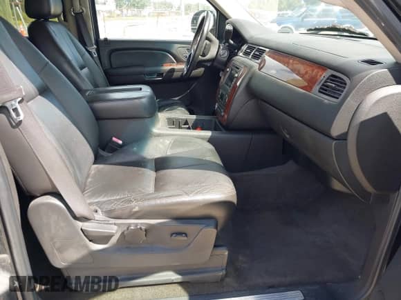 2009 Chevrolet Tahoe with VIN 1GNFC13529R118646, listed as a IAAI auction lot 42262914 with 135,078 mi miles and . Bid and sale history available at DreamBid. Image 5.