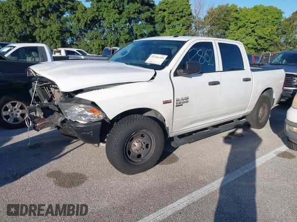 2021 Ram 1500 Express z VIN 3C6RR7KT5MG548601, wystawiony jako IAAI lot #43396348 z przebiegiem 100 084 mil mil oraz . Historia ofert i sprzedaży dostępna na DreamBid. Obrazek 2.