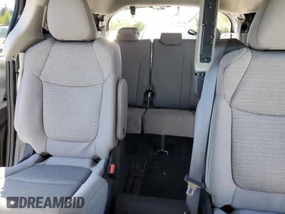 2023 Toyota Sienna LE z VIN 5TDKSKFC4PS077574, wystawiony jako Copart lot #53733535 z przebiegiem 16 612 mil mil oraz Szkoda całkowita • Salvage title. Historia ofert i sprzedaży dostępna na DreamBid. Obrazek 10.