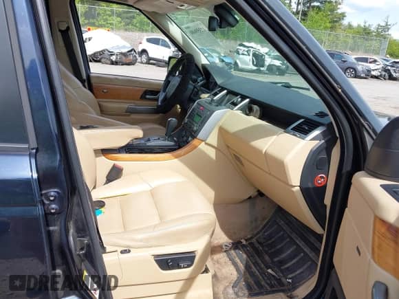 2007 Land Rover Range Rover Sport SC z VIN SALSH23497A109890, wystawiony jako IAAI lot #42359680 z przebiegiem 185 509 mil mil oraz . Historia ofert i sprzedaży dostępna na DreamBid. Obrazek 5.