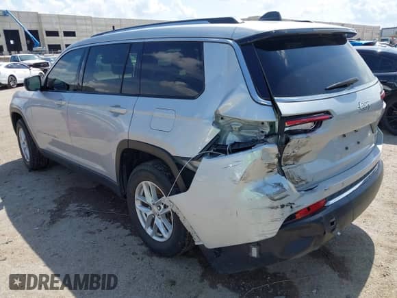 2023 Jeep Grand Cherokee Laredo z VIN 1C4RJJAG7P8818021, wystawiony jako IAAI lot #42735525 z przebiegiem 49 029 mil mil oraz . Historia ofert i sprzedaży dostępna na DreamBid. Obrazek 3.